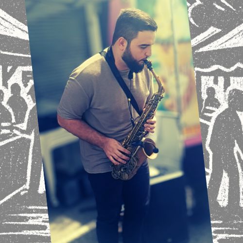 Professor Ewerton Silva tocando saxofone no ItaimFest